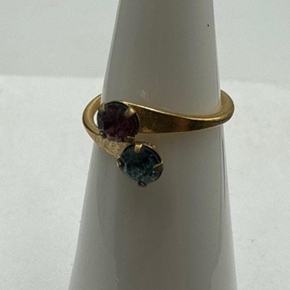 Sarah Coventry Vintage Gold Tone Bypass Ring Purple Teal Rhinestone Size 2.5
